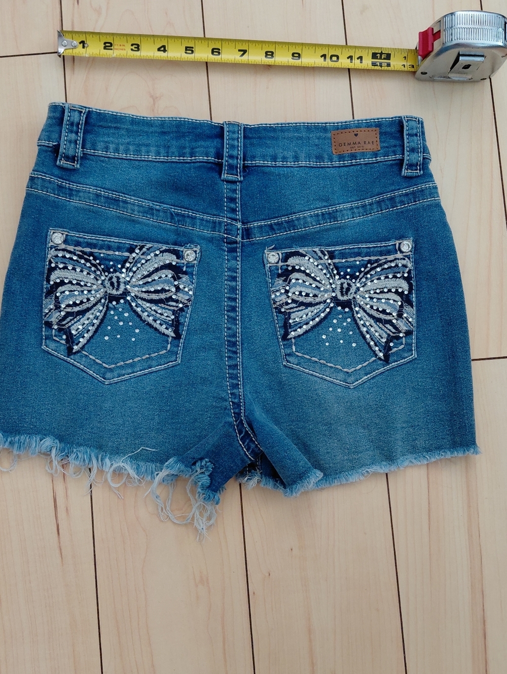 Gemma Rae Ultra Stretch Curvy Denim Shorts Size 7/28 Distressed Hem Rhinestone - Picture 3 of 3